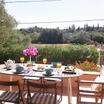 Elegant And Serene Angeliki Villa *