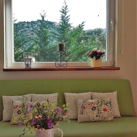 Elegant And Serene Angeliki * Travliata